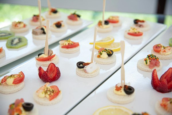 Comment entretenir un grille-pain en acier inoxydable pour éviter les traces de doigts?