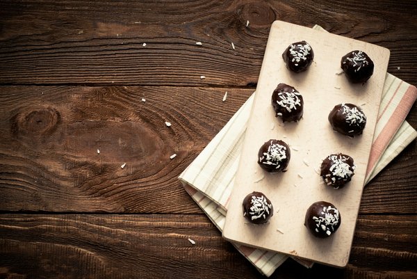 Comment créer un menu de desserts à base de chocolat pour un restaurant spécialisé?