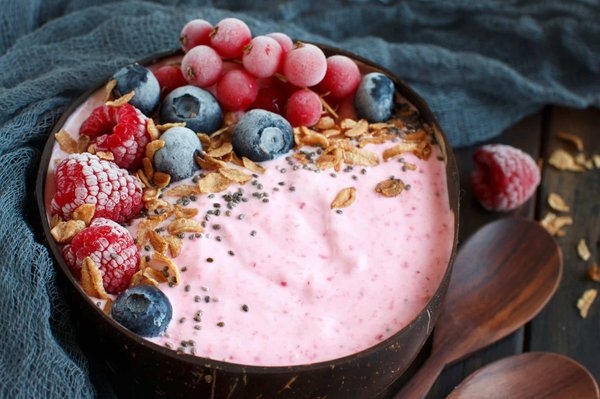 Quelles sont les meilleures recettes de smoothie bowls pour un petit-déjeuner nutritif et faible en calories?