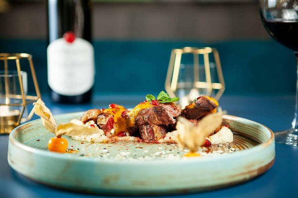 Comment créer un menu de dégustation de champagnes pour un bar à champagne?