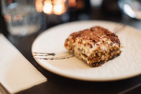 Comment réussir un tiramisu classique avec une texture crémeuse?