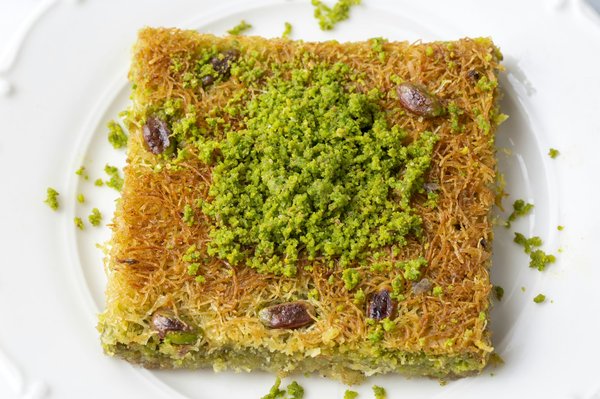 Quelle est la méthode pour faire des samoussas végétarien avec une farce de légumes et épices?