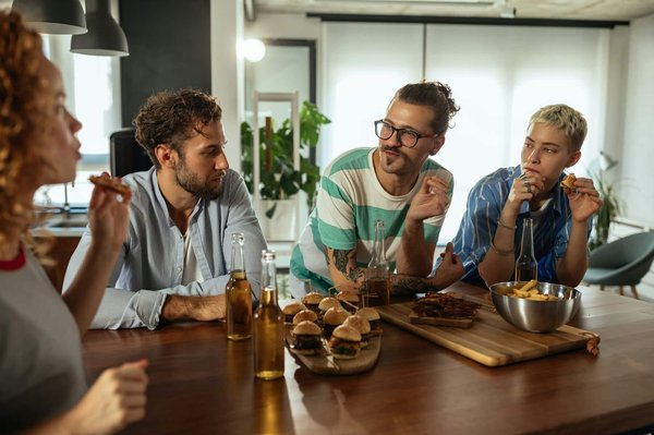 Comment organiser une soirée de dégustation de fromages et vins locaux dans un bistrot français ?