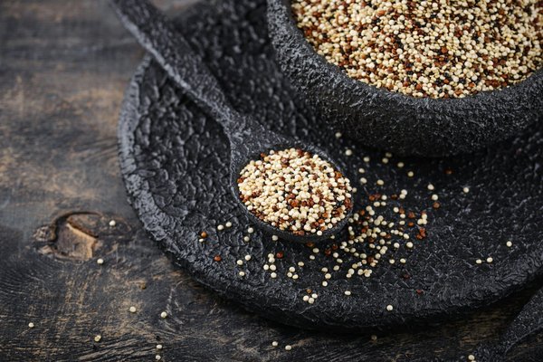 Comment cuisiner des plats à base de quinoa sans huile pour un repas équilibré?