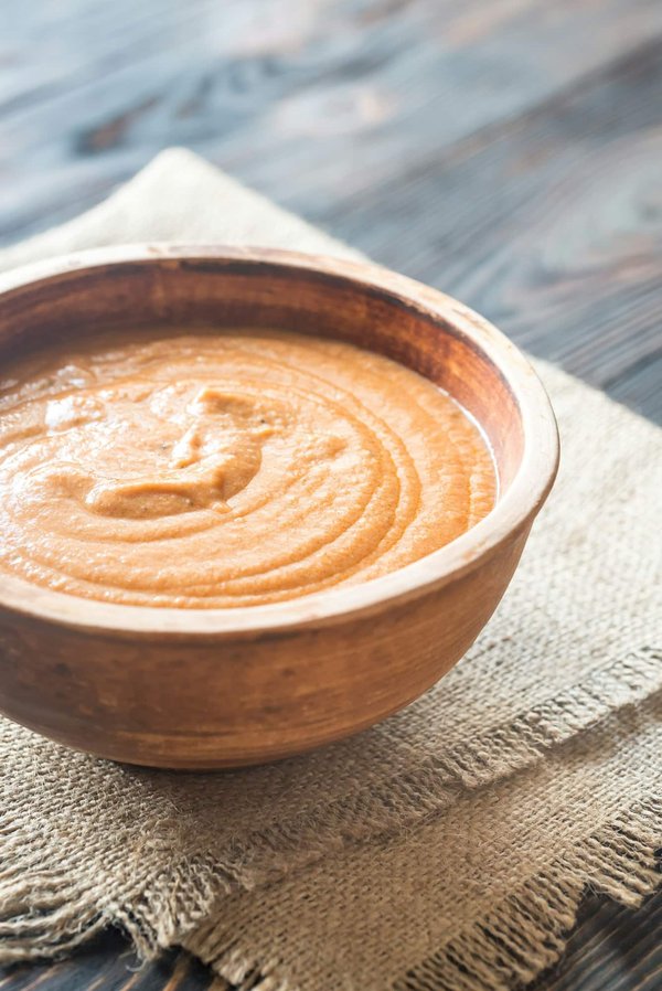 Quels sont les secrets pour préparer une bisque de homard parfaite dans un restaurant de fruits de mer ?