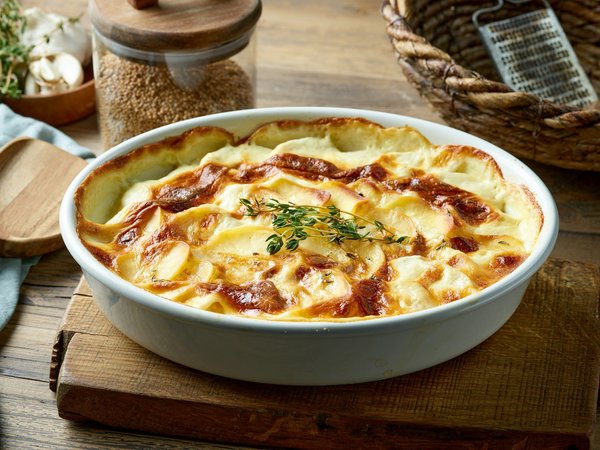 Comment préparer un gratin de courgettes et parmesan avec une béchamel légère?